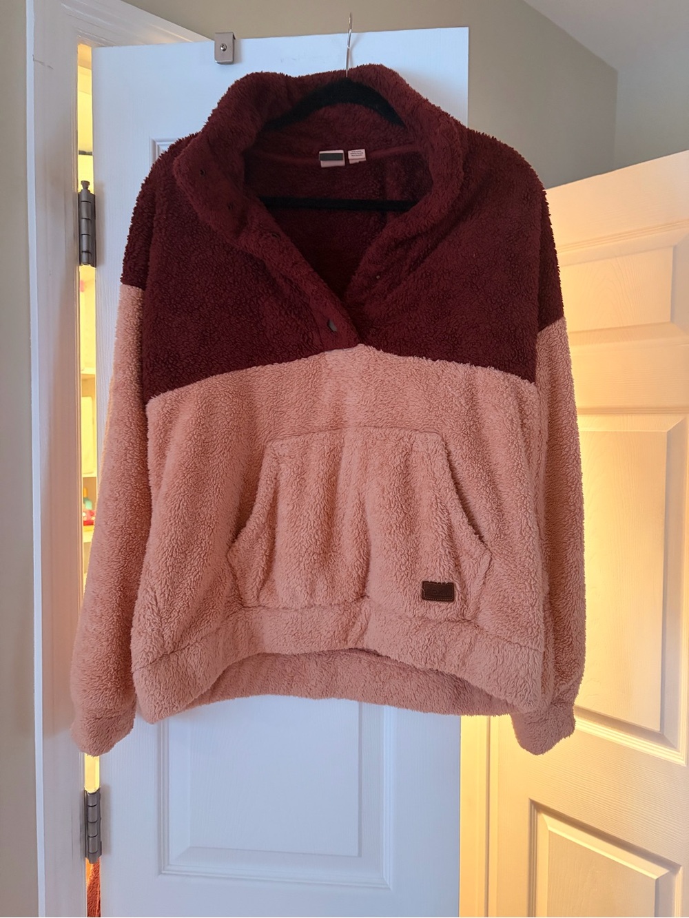 Roxy Two-Tone Sherpa Pullover - Dusty Rose & Deep Burgundy